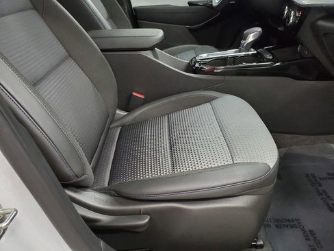 Used 2025 Chevrolet Trax LT w/ LT Convenience Package FWD image 22