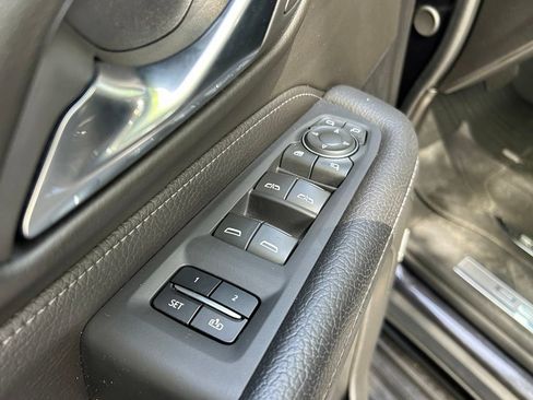 Used 2024 GMC Yukon Denali RWD image 29