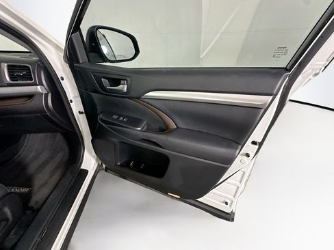 Used 2017 Toyota Highlander XLE FWD image 35