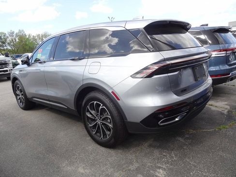 Used 2026 Lincoln Nautilus Premier image 4