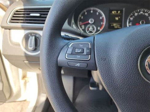Used 2013 Volkswagen Passat 2.5 S image 21
