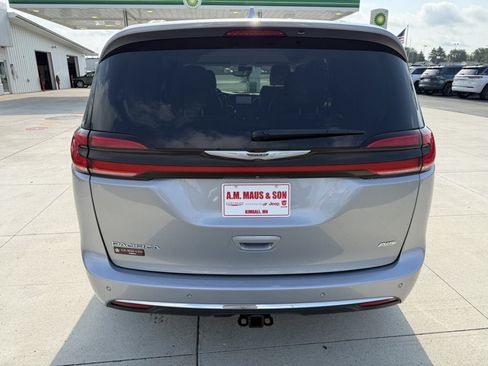 Used 2021 Chrysler Pacifica Touring-L w/ Premium & Safety Sphere Group AWD/4WD image 7