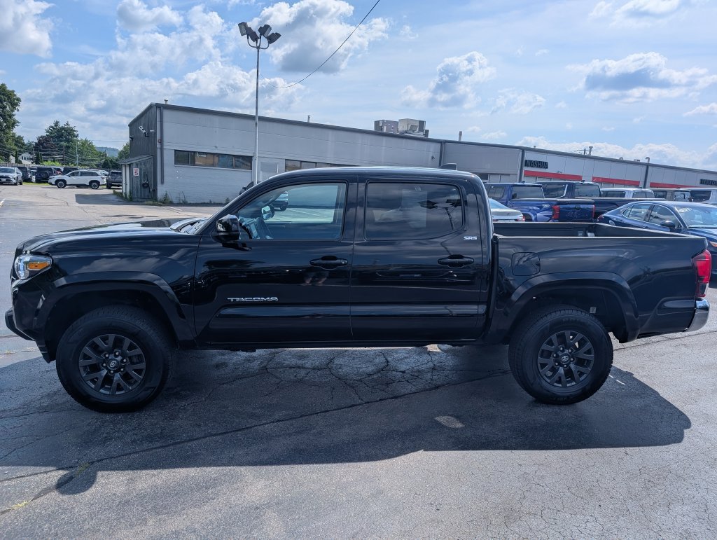 Certified 2023 Toyota Tacoma SR5 AWD/4WD image 3