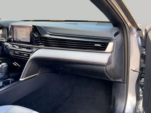 Used 2025 Toyota Camry SE FWD image 18