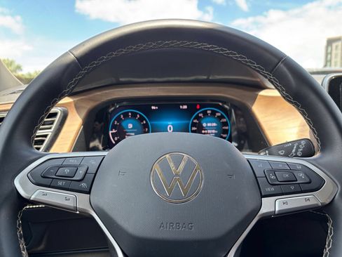 Used 2025 Volkswagen Atlas SE AWD/4WD image 31
