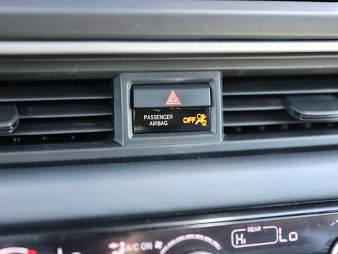 Used 2025 Honda Pilot Touring image 29