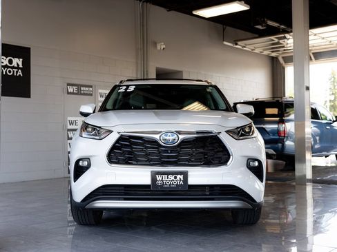 Used 2023 Toyota Highlander Platinum AWD/4WD image 3