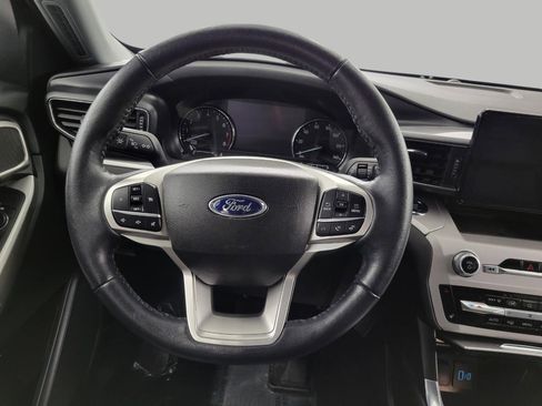 Used 2023 Ford Explorer XLT w/ Equipment Group 202A image 5