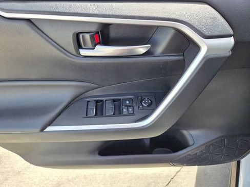Used 2022 Toyota RAV4 XLE FWD image 17