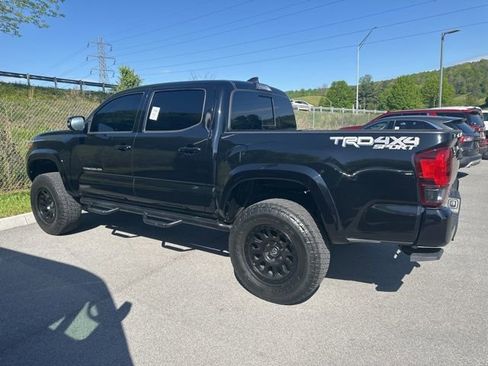 Used 2018 Toyota Tacoma TRD Sport image 13