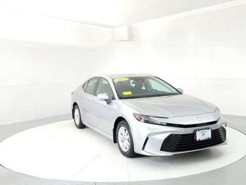 Used 2025 Toyota Camry LE AWD/4WD image 1