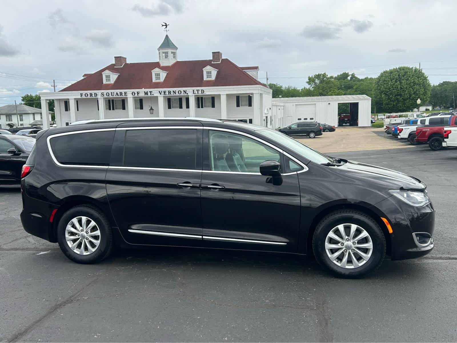 Used 2018 Chrysler Pacifica Touring-L w/ Advanced Safetytec Group FWD image 5
