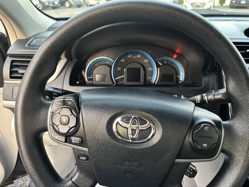 Used 2013 Toyota Camry LE image 12