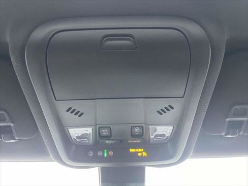 Used 2023 Chevrolet Equinox RS w/ RS Leather Package image 33