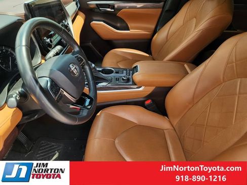 Used 2021 Toyota Highlander Platinum AWD/4WD image 15