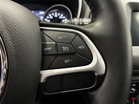 Used 2018 Jeep Compass Latitude w/ Popular Equipment Group image 16