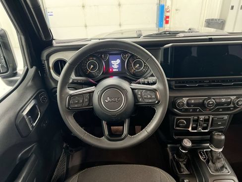 Used 2025 Jeep Wrangler Unlimited Sport AWD/4WD image 11