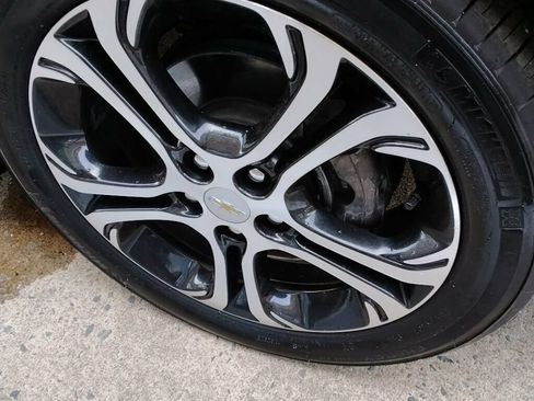 Used 2019 Chevrolet Bolt Premier w/ Infotainment Package image 29