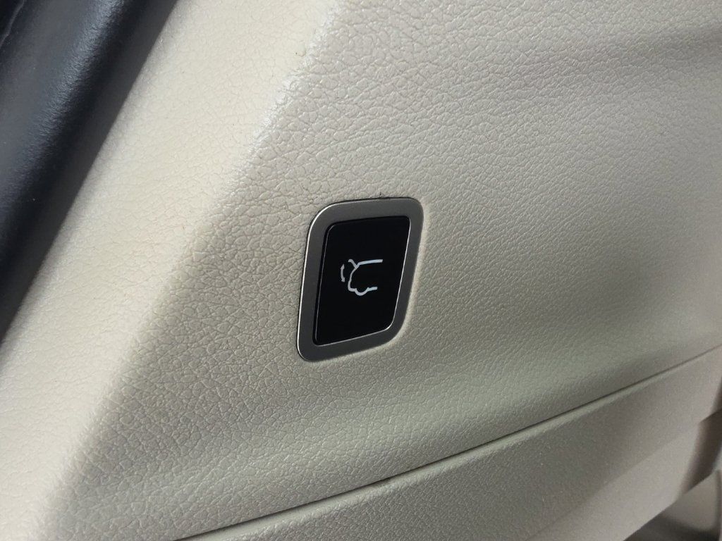 Used 2023 Chrysler Pacifica Touring-L FWD image 23