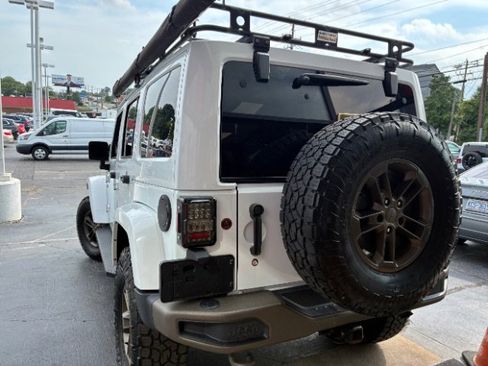 Used 2016 Jeep Wrangler Unlimited Sahara image 5