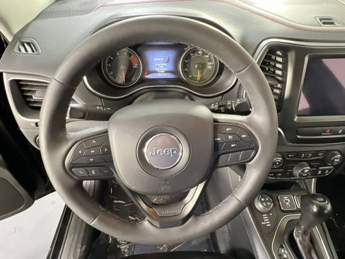 Used 2022 Jeep Cherokee Trailhawk image 11