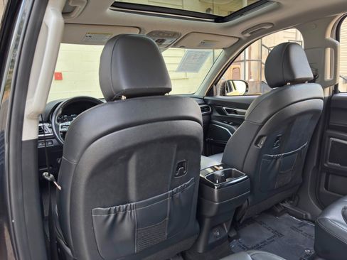 Used 2020 Kia Telluride SX w/ Towing Package FWD image 37