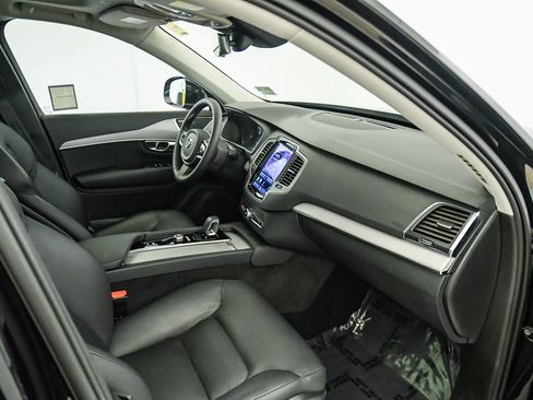Certified 2025 Volvo XC90 B5 Core w/ Protection Package Premier AWD/4WD image 16