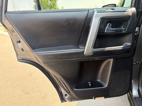 Used 2018 Toyota 4Runner SR5 AWD/4WD image 19