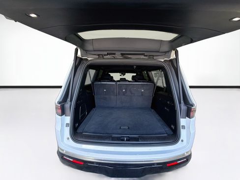 Used 2024 Jeep Wagoneer L Series II w/ Flexible Seating Group RWD image 18