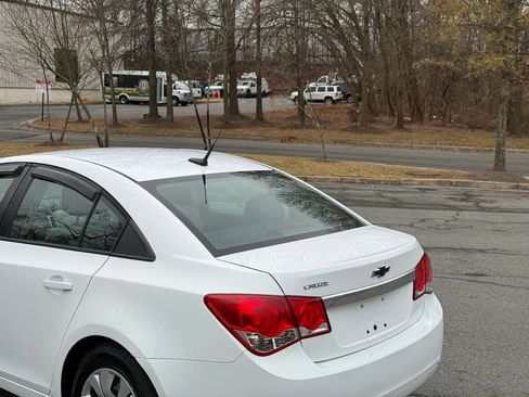 Used 2013 Chevrolet Cruze LS image 5