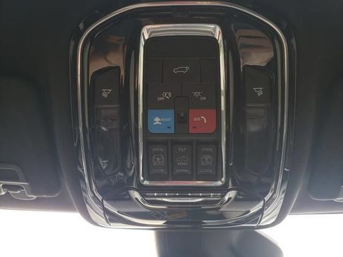Used 2023 Jeep Grand Cherokee Overland w/ Luxury Tech Group IV AWD/4WD image 21