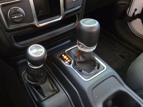 Used 2023 Jeep Gladiator Sport image 14