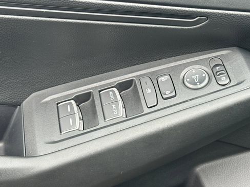 Certified 2025 Honda Accord LX image 13