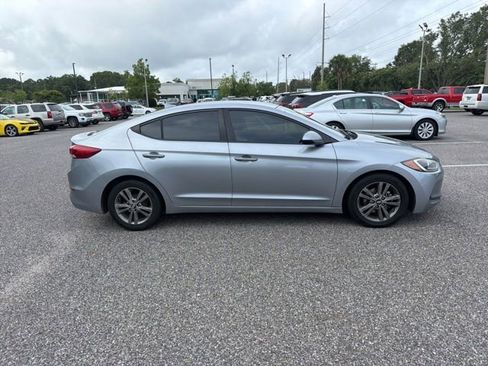 Used 2017 Hyundai Elantra SE FWD image 4