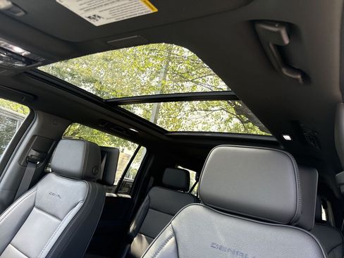 New 2026 GMC Yukon XL Denali w/ Denali Reserve Package AWD/4WD image 18
