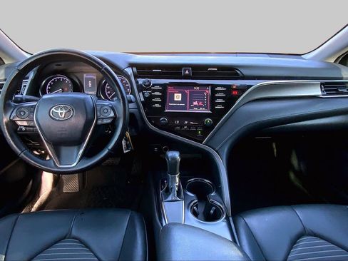 Used 2018 Toyota Camry SE w/ Moonroof Package FWD image 16