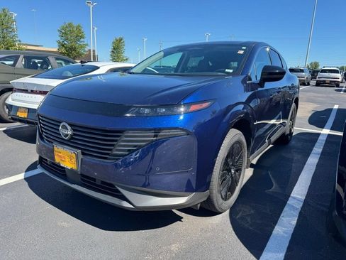 Used 2025 Nissan Murano SV AWD/4WD image 3