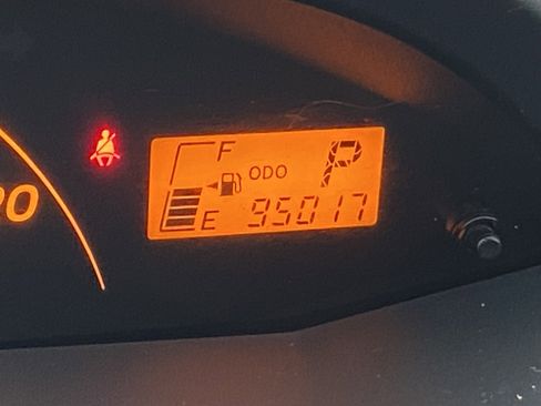 Used 2009 Toyota Yaris 4-Door Hatchback image 12