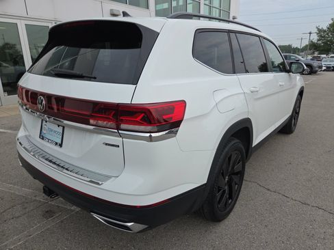 Used 2024 Volkswagen Atlas SE w/ Panoramic Sunroof Package AWD/4WD image 5