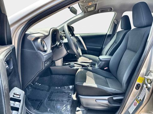 Used 2015 Toyota RAV4 LE FWD image 10