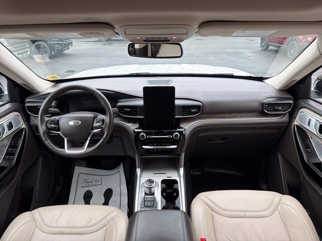 Used 2024 Ford Explorer Platinum w/ Technology Package AWD/4WD image 41