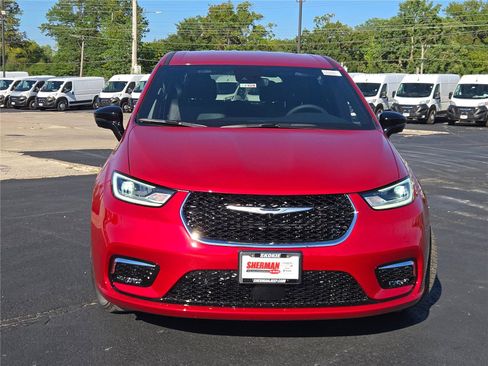 New 2026 Chrysler Pacifica Select image 4