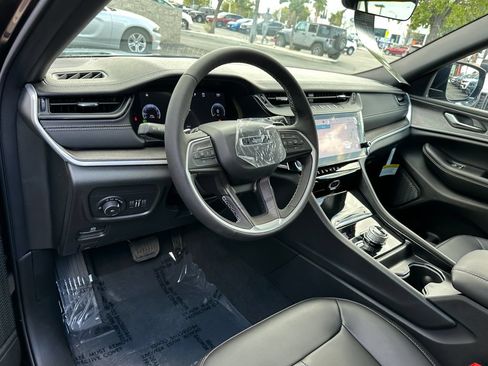 New 2026 Jeep Grand Cherokee L Limited w/ Limited Altitude Package AWD/4WD image 18