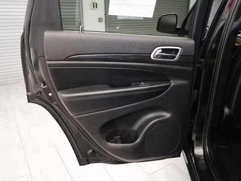 Used 2020 Jeep Grand Cherokee Laredo AWD/4WD image 15
