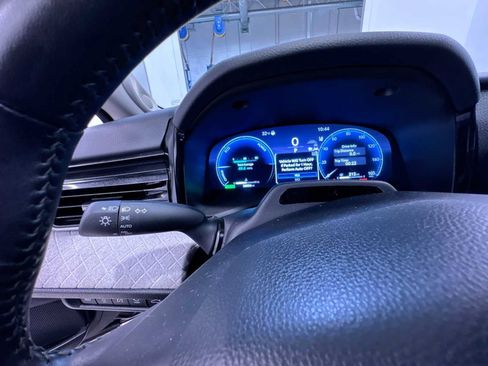 Used 2025 Toyota Camry XLE image 18