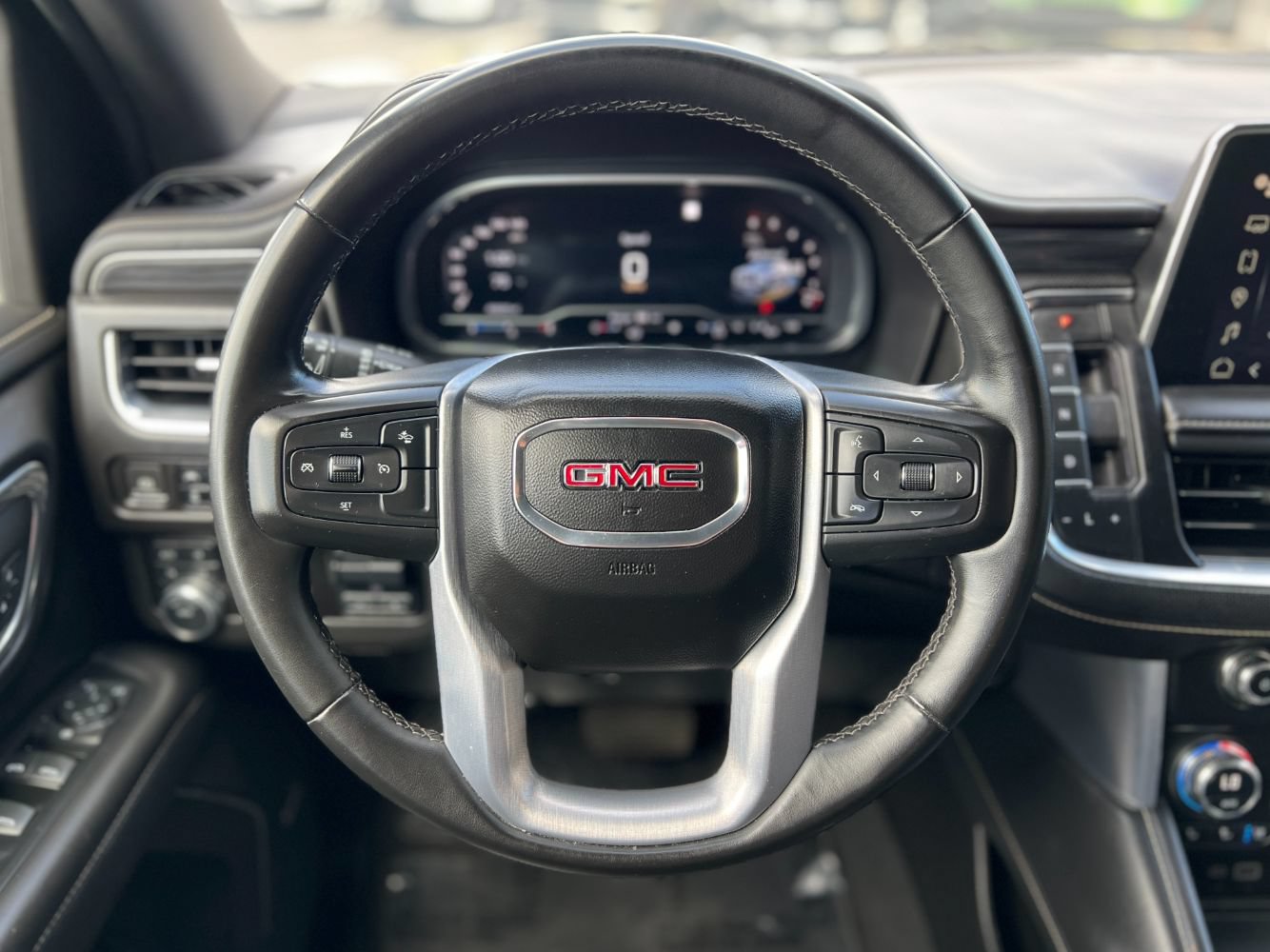Used 2023 GMC Yukon SLT w/ Max Trailering Package AWD/4WD image 12