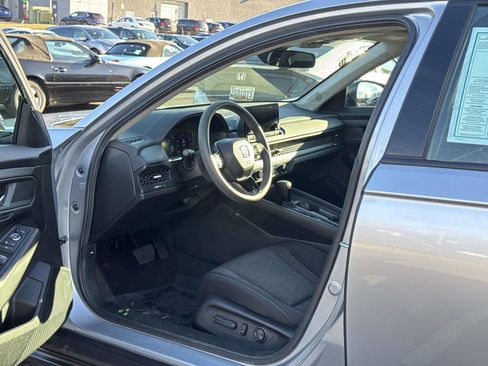 Certified 2025 Honda Accord SE image 20