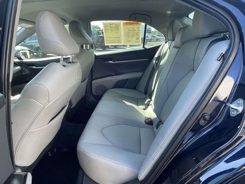 Used 2022 Toyota Camry XLE FWD image 11
