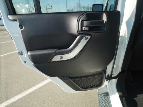 Used 2015 Jeep Wrangler Unlimited Sahara w/ Dual Top Group image 15