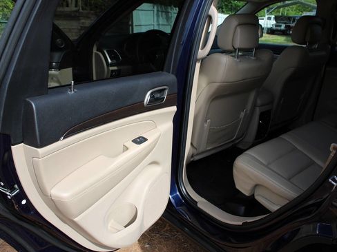 Used 2017 Jeep Grand Cherokee Limited image 27